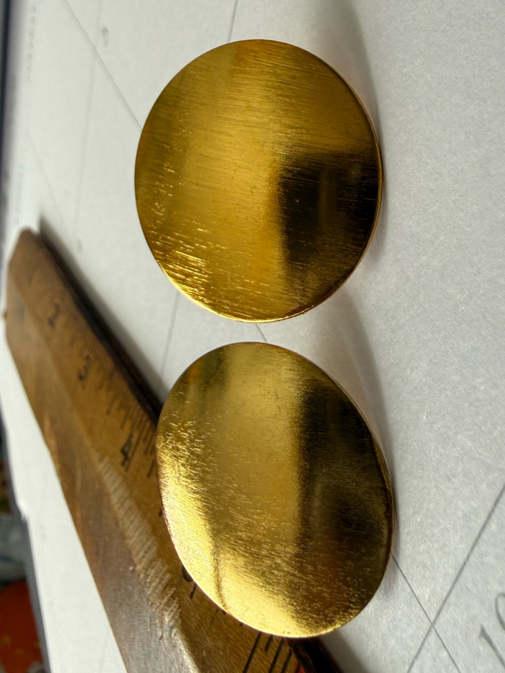 Pierced button earrings gold tone Mande in Colombia
